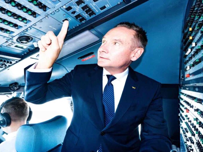Cockpit button that turns on Starlink Wi-Fi. Photo Courtesy - Lufthansa